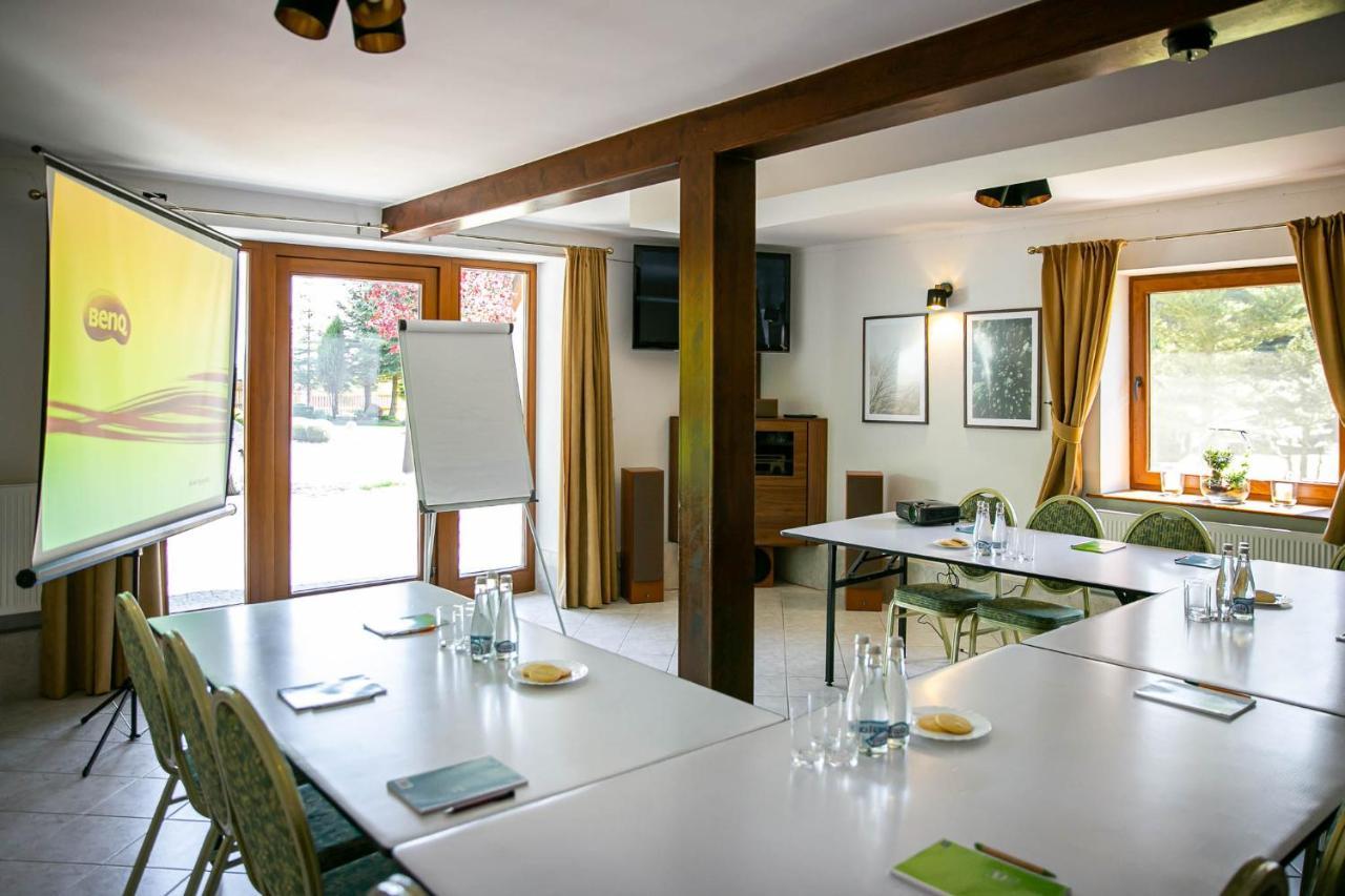 Szumi Las Events & Apartments Regimin Ngoại thất bức ảnh