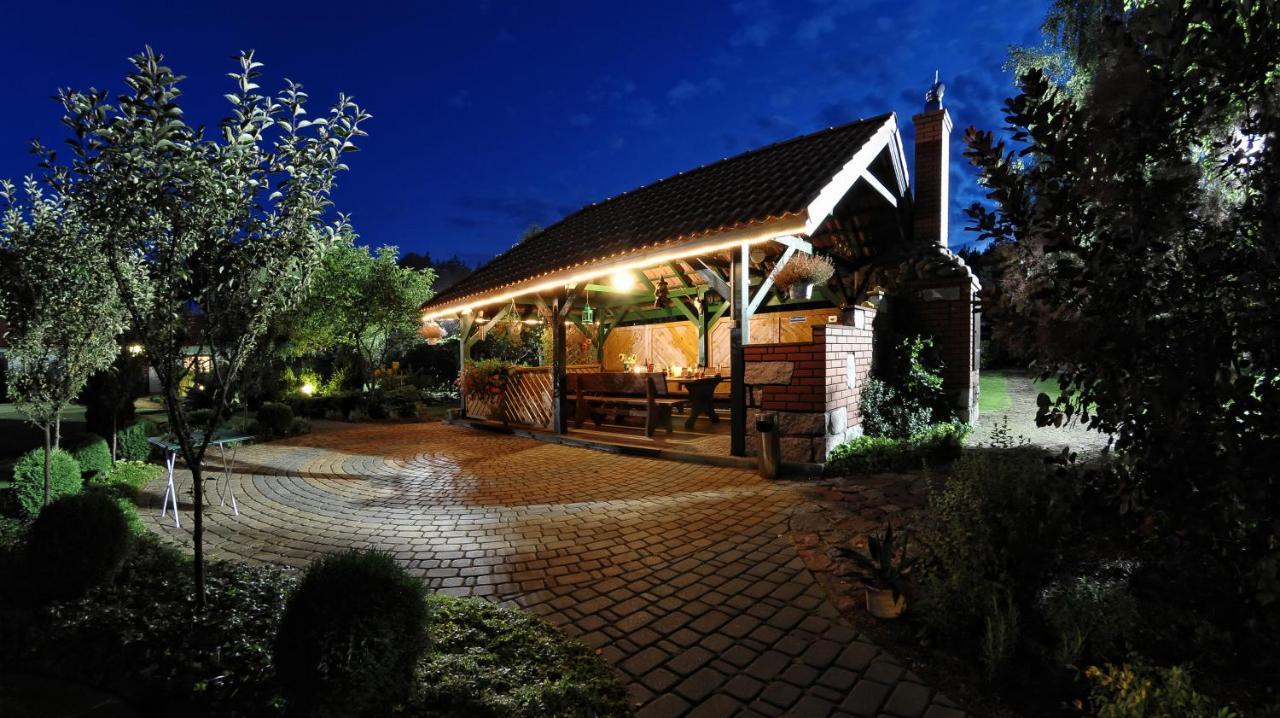 Szumi Las Events & Apartments Regimin Ngoại thất bức ảnh
