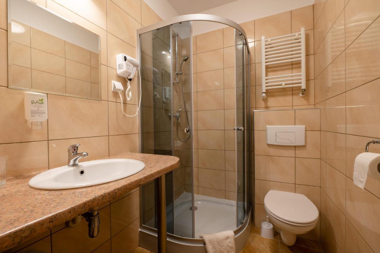 Szumi Las Events & Apartments Regimin Ngoại thất bức ảnh